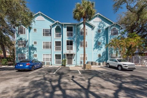 Condominio en Tampa, Florida, 2 dormitorios  № 2110866