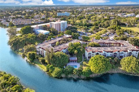 Condo in Lauderhill, Florida, 1 bedroom  № 1128088 - photo 1