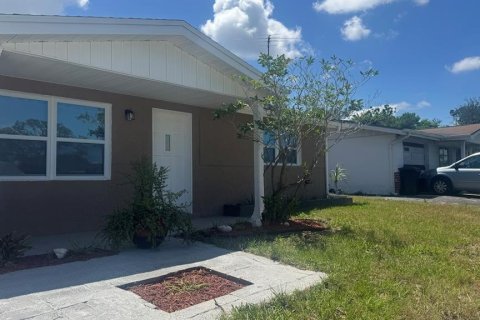 Casa en venta en New Port Richey, Florida, 3 dormitorios, 123.37 m2 № 1902852 - foto 1