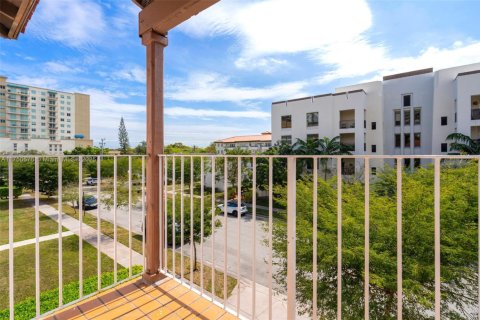 Condo in Coral Gables, Florida, 2 bedrooms  № 1729391 - photo 22