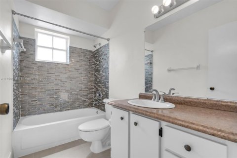 Condo in Coral Gables, Florida, 2 bedrooms  № 1729391 - photo 18