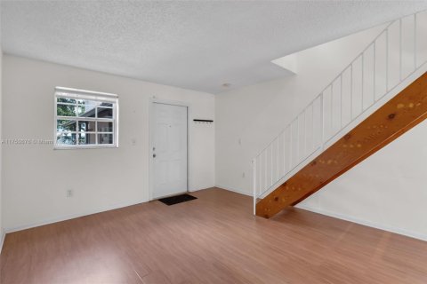 Condo in Coral Gables, Florida, 2 bedrooms  № 1729391 - photo 6