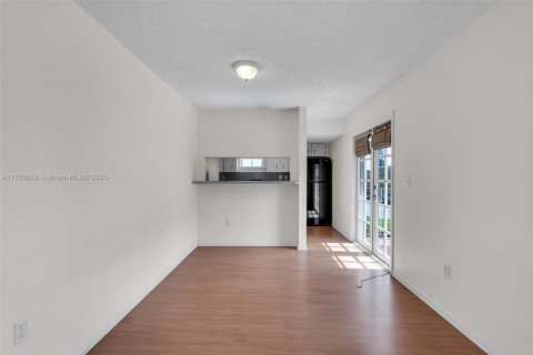 Condo in Coral Gables, Florida, 2 bedrooms  № 1729391 - photo 7