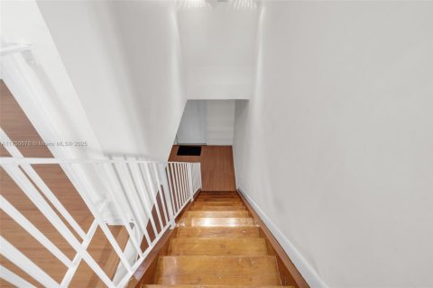 Condo in Coral Gables, Florida, 2 bedrooms  № 1729391 - photo 19