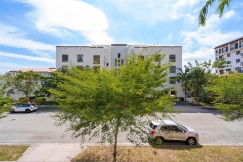 Condo in Coral Gables, Florida, 2 bedrooms  № 1729391 - photo 21