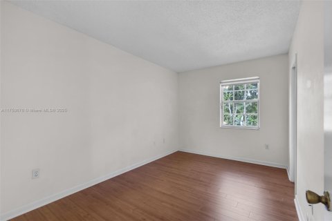 Condo in Coral Gables, Florida, 2 bedrooms  № 1729391 - photo 16