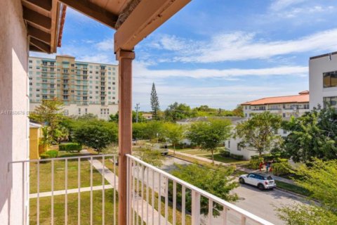 Condo in Coral Gables, Florida, 2 bedrooms  № 1729391 - photo 23