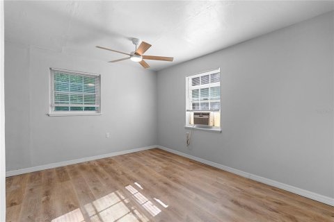 Immobilier commercial à vendre à Titusville, Floride: 7 chambres, 259.75 m2 № 2312304 - photo 14