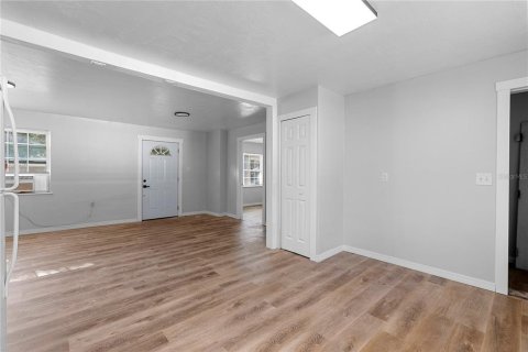 Immobilier commercial à vendre à Titusville, Floride: 7 chambres, 259.75 m2 № 2312304 - photo 6