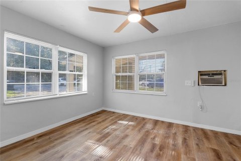 Immobilier commercial à vendre à Titusville, Floride: 7 chambres, 259.75 m2 № 2312304 - photo 8