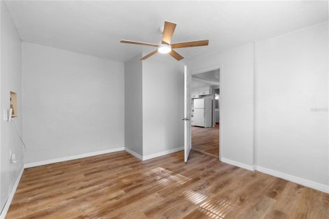 Immobilier commercial à vendre à Titusville, Floride: 7 chambres, 259.75 m2 № 2312304 - photo 9