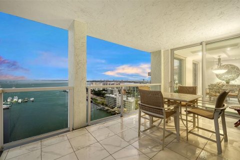 Condominio en venta en Sarasota, Florida, 2 dormitorios, 161.28 m2 № 2278081 - foto 16