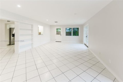 Casa en venta en Fort Lauderdale, Florida, 2 dormitorios, 165.92 m2 № 1994348 - foto 7