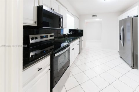 Casa en venta en Fort Lauderdale, Florida, 2 dormitorios, 165.92 m2 № 1994348 - foto 17