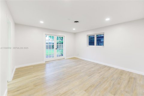 Casa en venta en Fort Lauderdale, Florida, 2 dormitorios, 165.92 m2 № 1994348 - foto 12