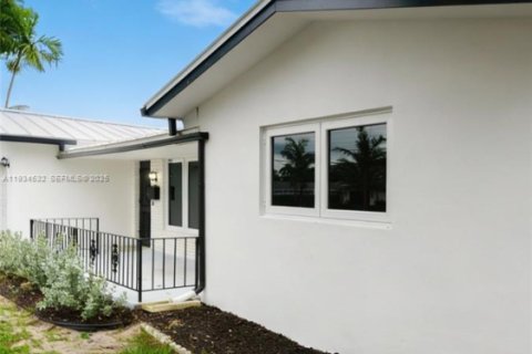 Casa en venta en Fort Lauderdale, Florida, 2 dormitorios, 165.92 m2 № 1994348 - foto 5