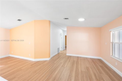 Купить виллу или дом в Дания-Бич, Флорида 2 спальни, 110.93м2, № 2021052 - фото 9