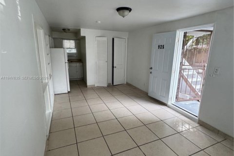 Снять в аренду коммерческую недвижимость в Холливуд, Флорида 270.44м2, № 2004301 - фото 6