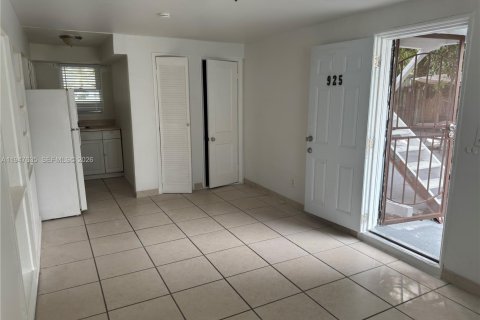 Снять в аренду коммерческую недвижимость в Холливуд, Флорида 270.44м2, № 2004301 - фото 4