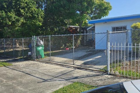 Casa en venta en Miami, Florida, 4 dormitorios, 167.5 m2 № 1992173 - foto 5