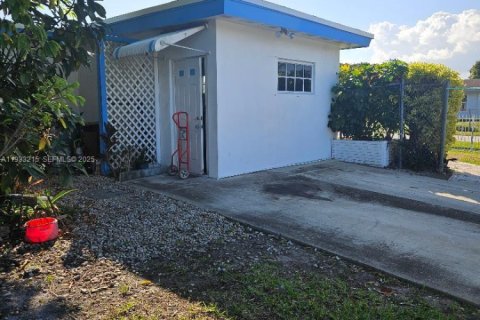 Casa en venta en Miami, Florida, 4 dormitorios, 167.5 m2 № 1992173 - foto 6