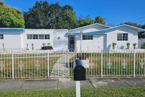 Casa en venta en Miami, Florida, 4 dormitorios, 167.5 m2 № 1992173 - foto 1