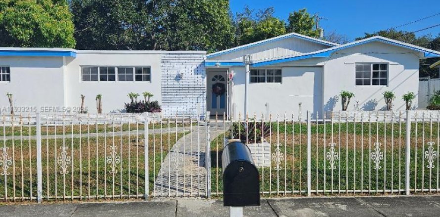 Casa en Miami, Florida 4 dormitorios, 167.5 m2 № 1992173