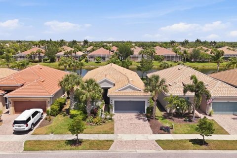 House in Venice, Florida 2 bedrooms, 202.34 sq.m. № 2152164