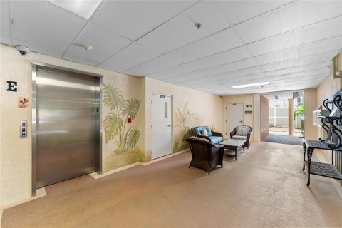 Copropriété à vendre à Saint Pete Beach, Floride: 3 chambres, 228.54 m2 № 2386737 - photo 9