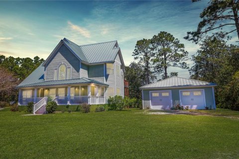 House in Eastpoint, Florida 4 bedrooms, 223.8 sq.m. № 1105761 - photo 6