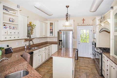 House in Eastpoint, Florida 4 bedrooms, 223.8 sq.m. № 1105761 - photo 12