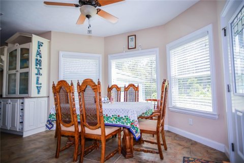 House in Eastpoint, Florida 4 bedrooms, 223.8 sq.m. № 1105761 - photo 14