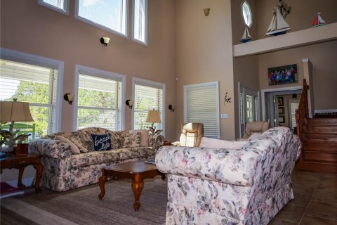 House in Eastpoint, Florida 4 bedrooms, 223.8 sq.m. № 1105761 - photo 17