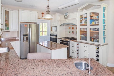 House in Eastpoint, Florida 4 bedrooms, 223.8 sq.m. № 1105761 - photo 2