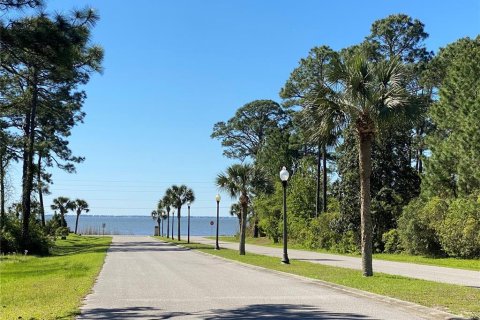 House in Eastpoint, Florida 4 bedrooms, 223.8 sq.m. № 1105761 - photo 5