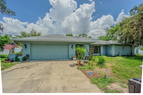 House in Spring Hill, Florida 3 bedrooms, 188.68 sq.m. № 1803815 - photo 1