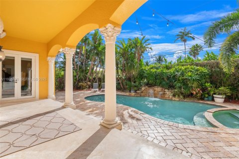 House in Pompano Beach, Florida 4 bedrooms, 256.32 sq.m. № 1984713 - photo 3