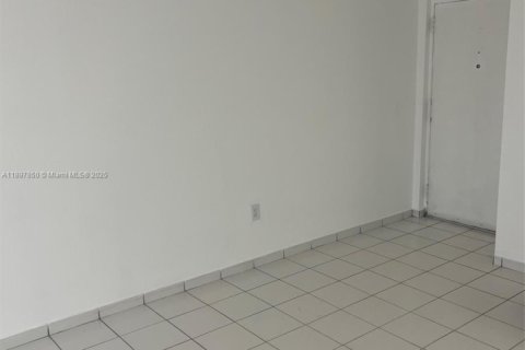 Снять в аренду кондоминиум в Майами, Флорида 1 спальня, 75.9м2, № 1949812 - фото 7