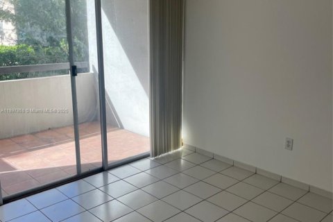 Снять в аренду кондоминиум в Майами, Флорида 1 спальня, 75.9м2, № 1949812 - фото 6