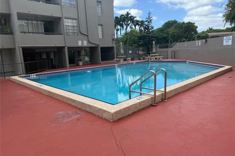 Снять в аренду кондоминиум в Майами, Флорида 1 спальня, 75.9м2, № 1949812 - фото 14