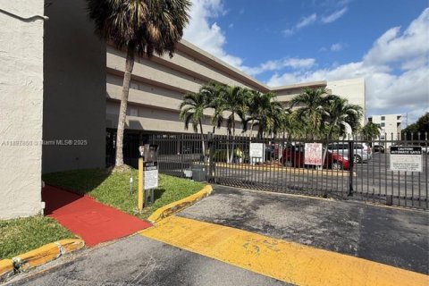 Снять в аренду кондоминиум в Майами, Флорида 1 спальня, 75.9м2, № 1949812 - фото 17