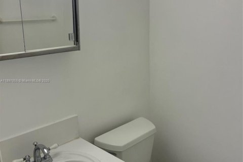 Снять в аренду кондоминиум в Майами, Флорида 1 спальня, 75.9м2, № 1949812 - фото 10