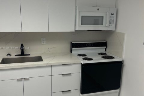 Снять в аренду кондоминиум в Майами, Флорида 1 спальня, 75.9м2, № 1949812 - фото 4