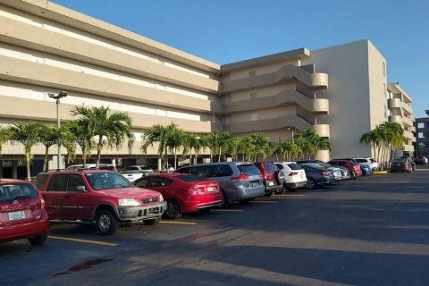 Снять в аренду кондоминиум в Майами, Флорида 1 спальня, 75.9м2, № 1949812 - фото 2