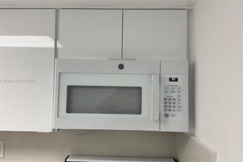 Снять в аренду кондоминиум в Майами, Флорида 1 спальня, 75.9м2, № 1949812 - фото 5