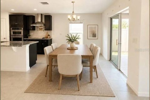 House in Haines City, Florida 4 bedrooms, 182 sq.m. № 2204315 - photo 6