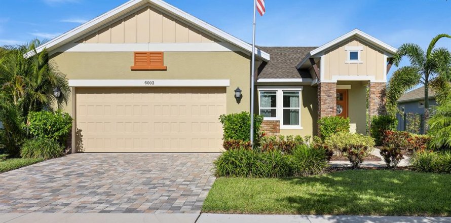 House in Fish Hawk, Florida 3 bedrooms, 214.6 sq.m. № 1885984