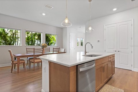 House in Fish Hawk, Florida 3 bedrooms, 214.6 sq.m. № 1885984 - photo 14