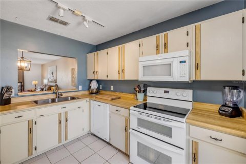 House in Port Orange, Florida 2 bedrooms, 120.31 sq.m. № 1549465 - photo 17