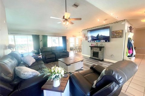 House in Beverly Hills, Florida 3 bedrooms, 154.22 sq.m. № 2102083 - photo 9